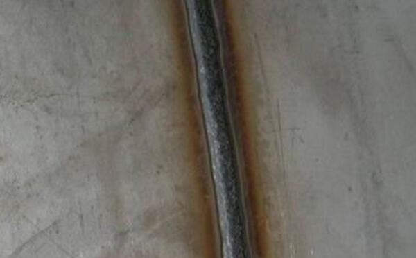 為什么用實(shí)心不銹鋼焊絲MIG焊接，焊縫表面發(fā)黑